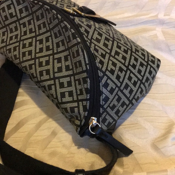 ❗️SOLD❗️Tommy Hilfiger purse - Picture 2 of 3